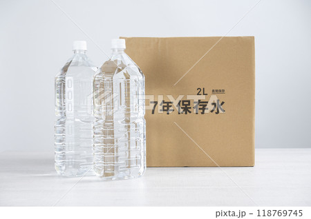 長期保存水のペットボトル 118769745