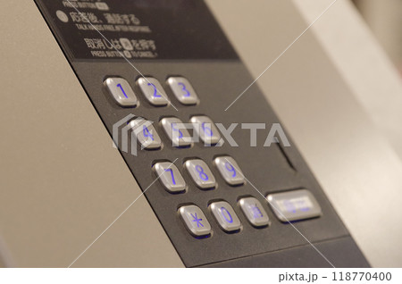 マンションのオートロック 118770400