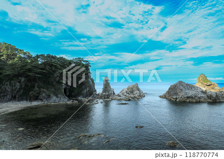 国定指定名勝及び天然記念物 笹川流れ眼鏡岩海岸展望台からの風景 国定指定名勝及び天然記念物 笹川流れ眼鏡岩海岸展望台からの風景 118770774