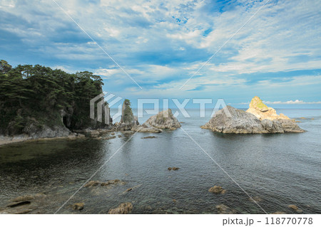 国定指定名勝及び天然記念物 笹川流れ眼鏡岩海岸展望台からの風景 国定指定名勝及び天然記念物 笹川流れ眼鏡岩海岸展望台からの風景 118770778