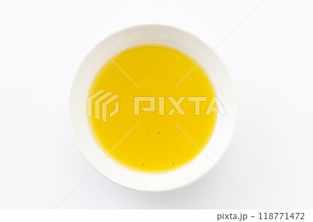 オリーブオイル 118771472