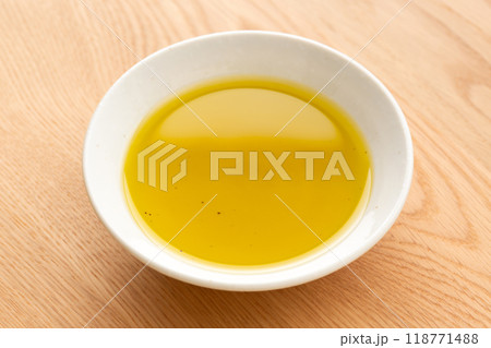 オリーブオイル 118771488