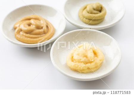 チューブの生姜、からし、ねりわさび チューブの生姜、からし、ねりわさび 118771583