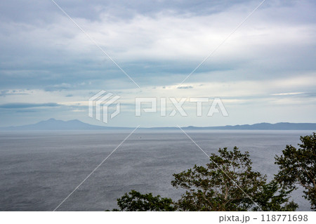北方領土 国後島 羅臼国後展望塔より 北方領土 国後島 羅臼国後展望塔より 118771698