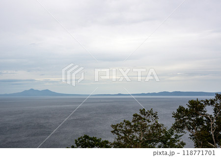 北方領土 国後島 羅臼国後展望塔より 北方領土 国後島 羅臼国後展望塔より 118771701