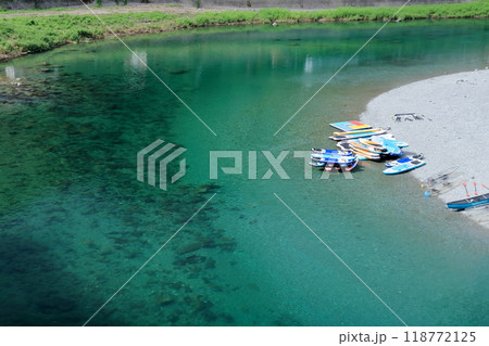 清流土居川で川遊び (高知県 仁淀川町 宮崎の河原) 清流土居川で川遊び (高知県 仁淀川町 宮崎の河原) 118772125