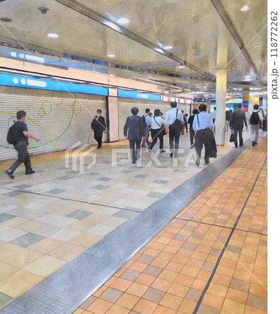 駅構内 駅構内 118772262