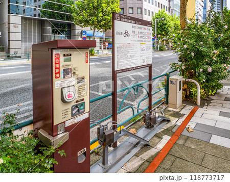歩道に設置された交通系ICカード対応の有料駐輪スペース 歩道に設置された交通系ICカード対応の有料駐輪スペース 118773717