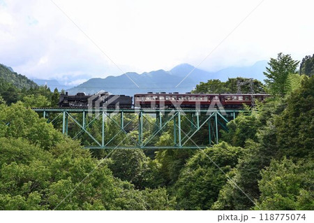 秩父鉄道 SLパレオエクスプレス 武州日野駅 安谷橋梁を渡る 秩父鉄道 SLパレオエクスプレス 武州日野駅 安谷橋梁を渡る 118775074