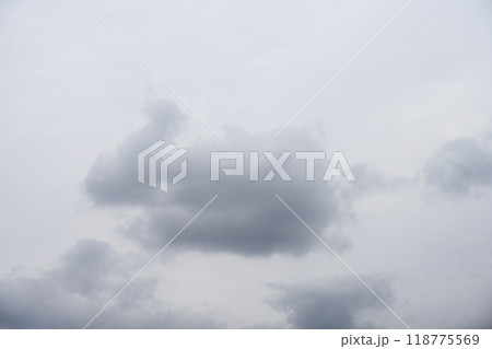 曇り空 雨天 雨雲 空 秋 イメージ 曇り空 雨天 雨雲 空 秋 イメージ 118775569