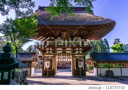 滋賀県近江八幡市安土町常楽寺　沙沙貴神社（近江源氏の氏神）　楼門　佐々木姓発祥地 118775710