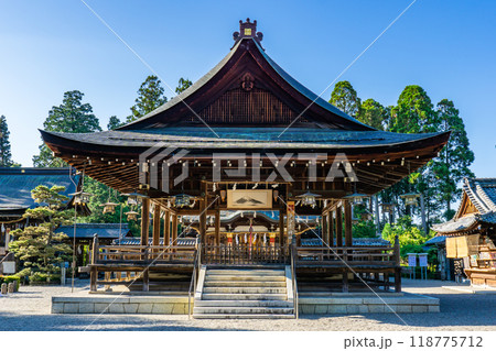 滋賀県近江八幡市安土町常楽寺　沙沙貴神社（近江源氏の氏神）　拝殿　佐々木姓発祥地 118775712