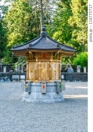 滋賀県近江八幡市安土町常楽寺 沙沙貴神社 境内社(八角神殿) 滋賀県近江八幡市安土町常楽寺 沙沙貴神社 境内社(八角神殿) 118775717