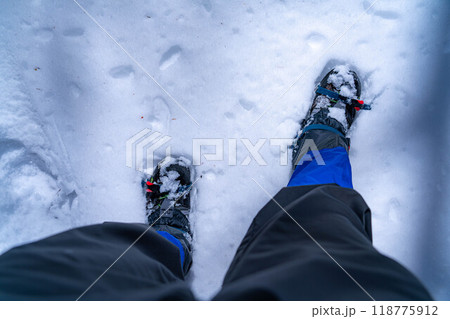 【雪山素材】アイゼンと登山靴【長野県】 【雪山素材】アイゼンと登山靴【長野県】 118775912