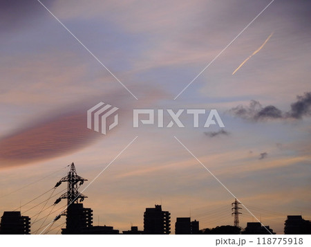 夕景 ひこうき雲 夕景 ひこうき雲 118775918