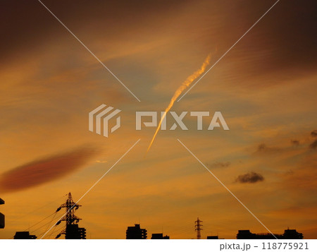 夕景 ひこうき雲 夕景 ひこうき雲 118775921