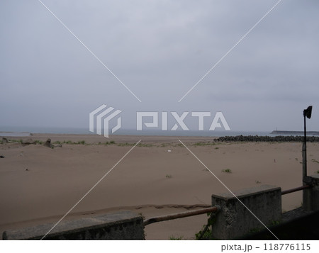 令和六年　能登半島地震　海岸隆起 118776115