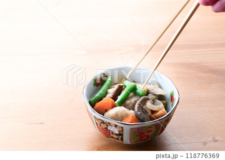 家庭料理の定番 煮物 118776369