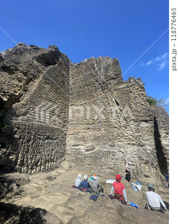 鷹取山の岩登り　神奈川県横須賀市 118776465
