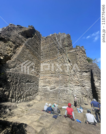 鷹取山の岩登り　神奈川県横須賀市 118776466
