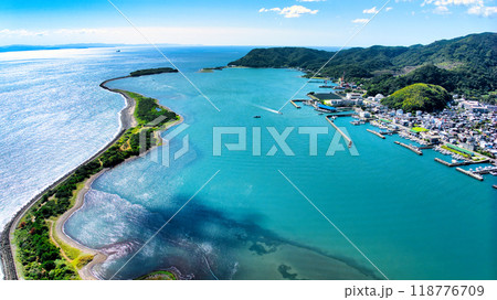 淡路島の成ヶ島にある紀淡海峡の防衛のための高崎台場の跡など青い海をドローンで上空から撮影 118776709