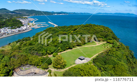 淡路島の紀淡海峡の防衛のための成ヶ島をドローンで上空から撮影 淡路島の紀淡海峡の防衛のための成ヶ島をドローンで上空から撮影 118776711
