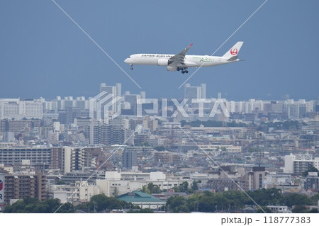 池田市秀望台俯瞰　逆ラン14R　着陸する飛行機 118777383