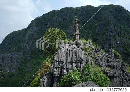 ベトナム ニンビン ムア洞窟	 118777623