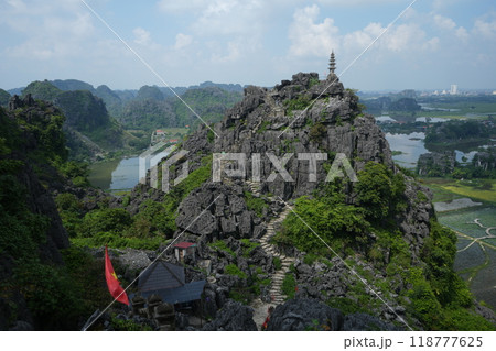 ベトナム ニンビン ムア洞窟	 118777625