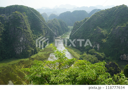 ベトナム ニンビン ムア洞窟	 118777634