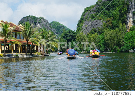 ベトナム ニンビン タムコック ボート 川下り	 118777683