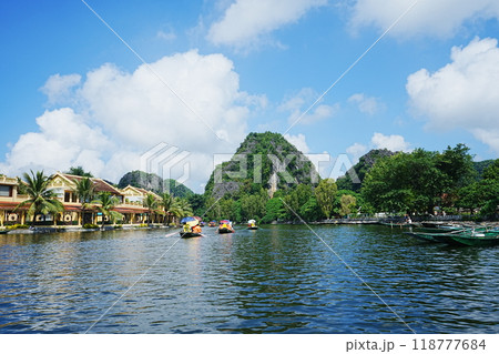 ベトナム ニンビン タムコック ボート 川下り	 118777684