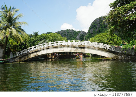 ベトナム ニンビン タムコック ボート 川下り	 118777687