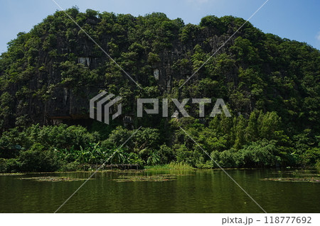 ベトナム ニンビン タムコック ボート 川下り ベトナム ニンビン タムコック ボート 川下り 118777692