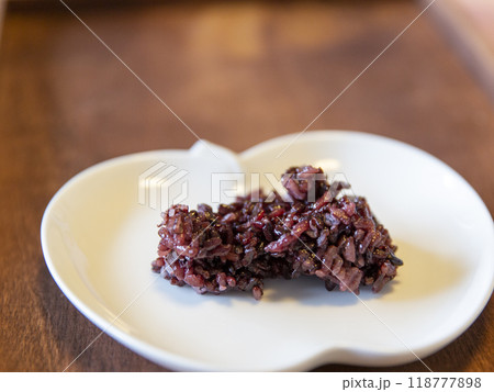 タイ北部の料理のカオニャオ・ダム タイ北部の料理のカオニャオ・ダム 118777898