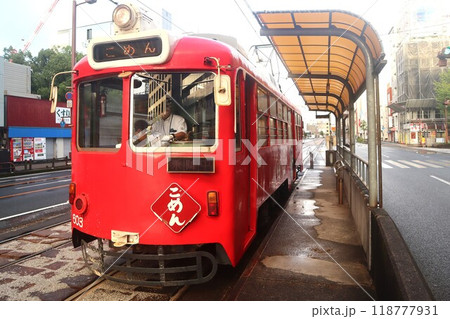 とさでん交通の路面電車（県庁前停留場） 118777931