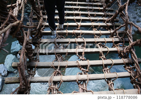 祖谷のかずら橋(徳島県三好市西祖谷山村善徳) 祖谷のかずら橋(徳島県三好市西祖谷山村善徳) 118778086