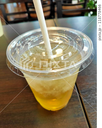カフェで休憩 118778466