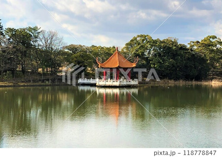 伊丹市内で最も古い 緑ケ丘公園 友好都市である中国佛山市から贈られた「賞月亭」 伊丹市内で最も古い 緑ケ丘公園 友好都市である中国佛山市から贈られた「賞月亭」 118778847