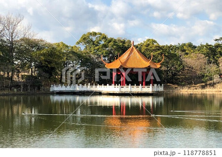 伊丹市内で最も古い 緑ケ丘公園 友好都市である中国佛山市から贈られた「賞月亭」 伊丹市内で最も古い 緑ケ丘公園 友好都市である中国佛山市から贈られた「賞月亭」 118778851
