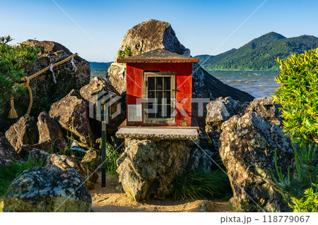 滋賀県近江八幡市牧町　藤ヶ崎龍神社（龍神信仰）　本殿（御神体） 118779067