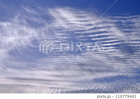 日本の横浜都市景観 9月。秋の気配。青空と雲。流れる雲雲…＝9月24日 118779481