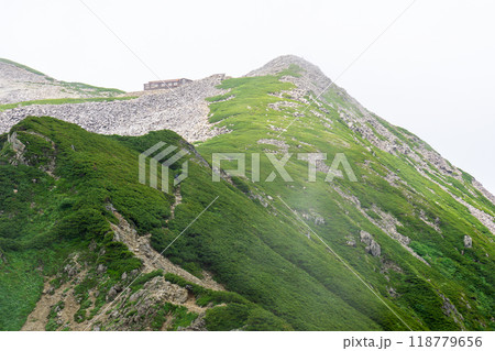 岐阜県の日本百名山　笠ヶ岳登山　笠ヶ岳の肩に位置する笠ヶ岳山荘 118779656