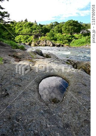 諏訪峡　奇岩と怪石の連続。息をのむ美しさ　ラフティング 118780958