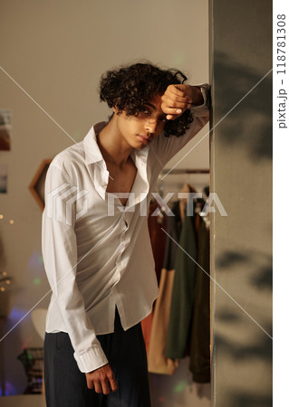 Young man suffering from hangover 118781308