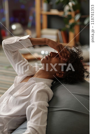 Teenage guy with splitting headache 118781353