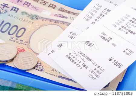 コイントレーのお金とレシート 118781892