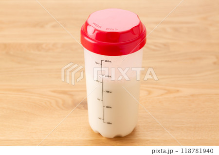 シェイカーに入ったプロテインドリンク シェイカーに入ったプロテインドリンク 118781940