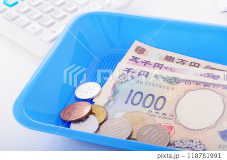 コイントレーのお金と電卓 コイントレーのお金と電卓 118781991
