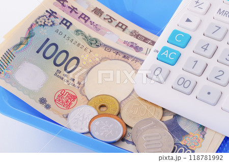 コイントレーのお金と電卓 コイントレーのお金と電卓 118781992